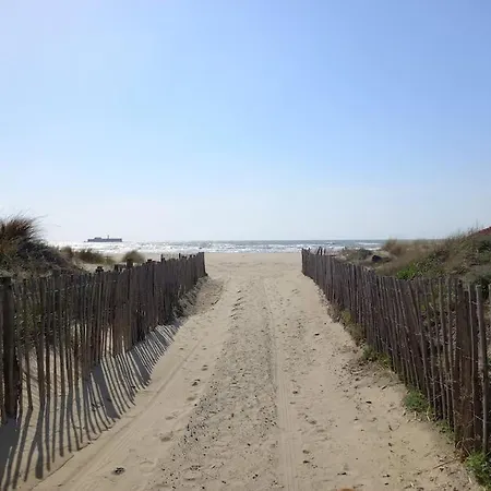 Amoureva F30, T2, Parking, Clim, Piscine Apartament *